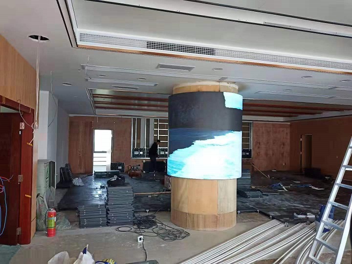 赣州8平方Q2.5E软模组全彩圆柱屏