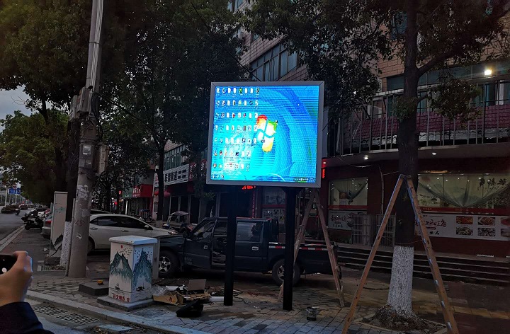 新干县5平方户外Q4立柱全彩屏